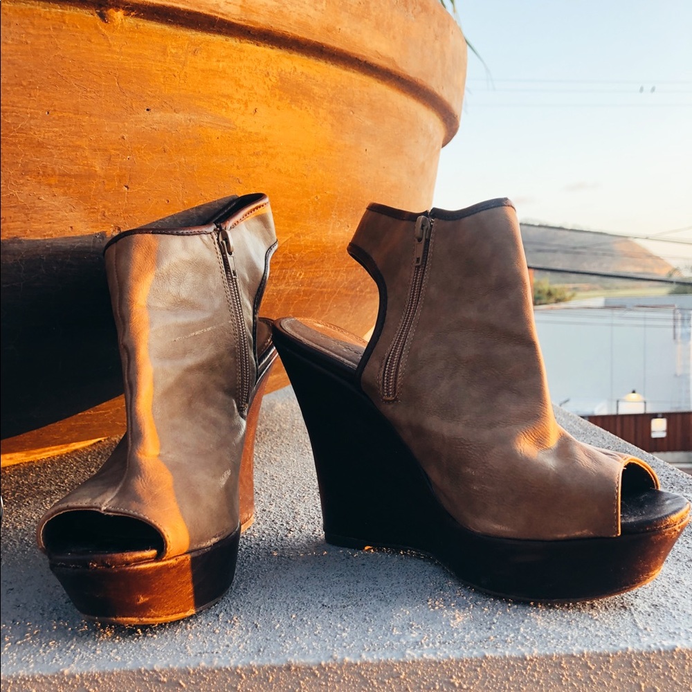 Qupid Wedge Heels/Size: 11.